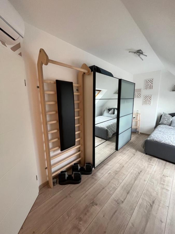 105 Qm Neues Klimatisiertes Appartment Fuer Familien Privater Parkplatz Chemnitz Buitenkant foto