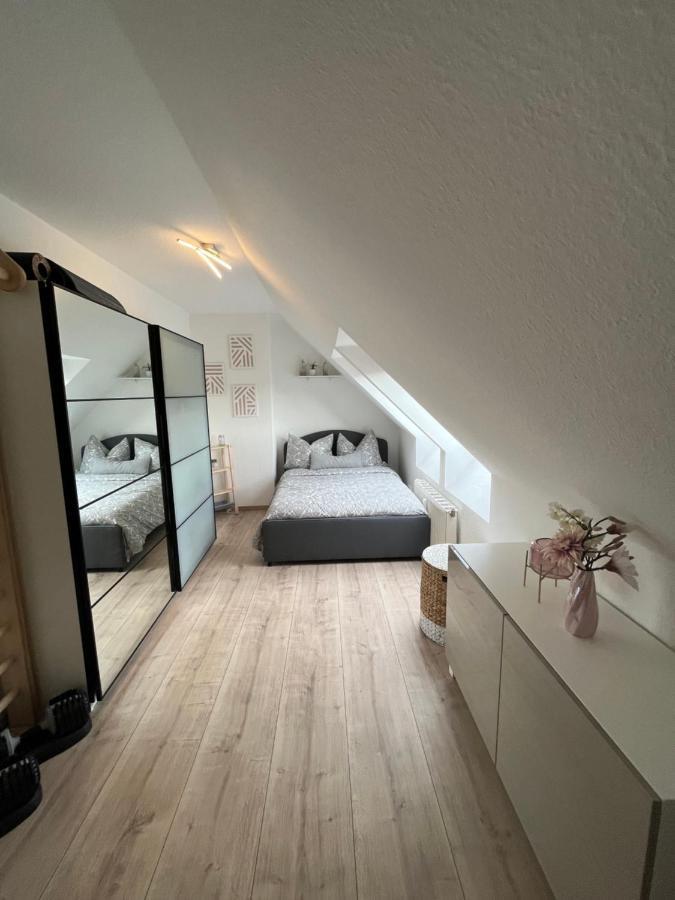 105 Qm Neues Klimatisiertes Appartment Fuer Familien Privater Parkplatz Chemnitz Buitenkant foto