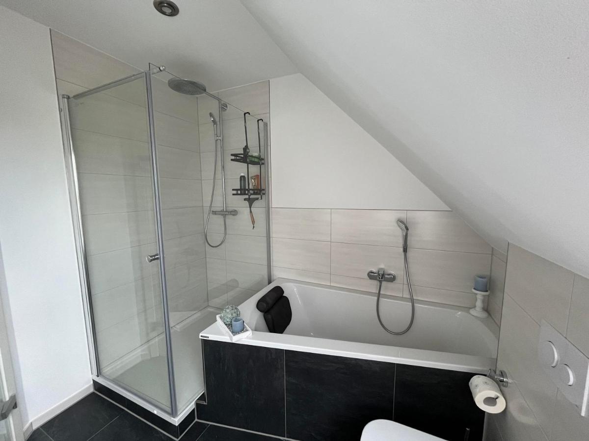 105 Qm Neues Klimatisiertes Appartment Fuer Familien Privater Parkplatz Chemnitz Buitenkant foto