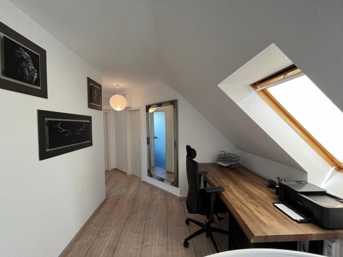 105 Qm Neues Klimatisiertes Appartment Fuer Familien Privater Parkplatz Chemnitz Buitenkant foto